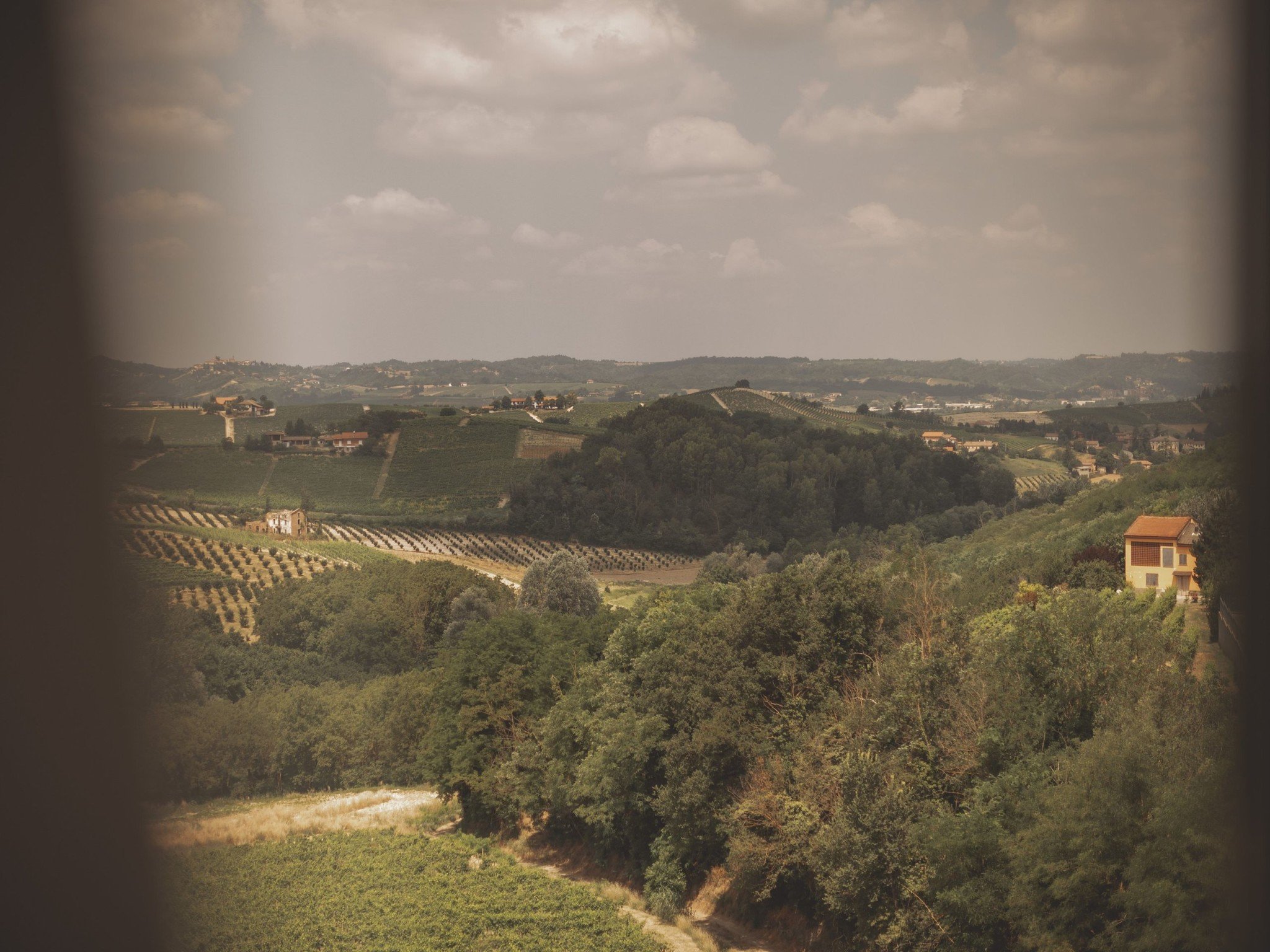 Marie-Montibert-Photo-Destination-Mariage-Boheme-Ete-Ardeche-Italia-Asti-Mombaruzzo