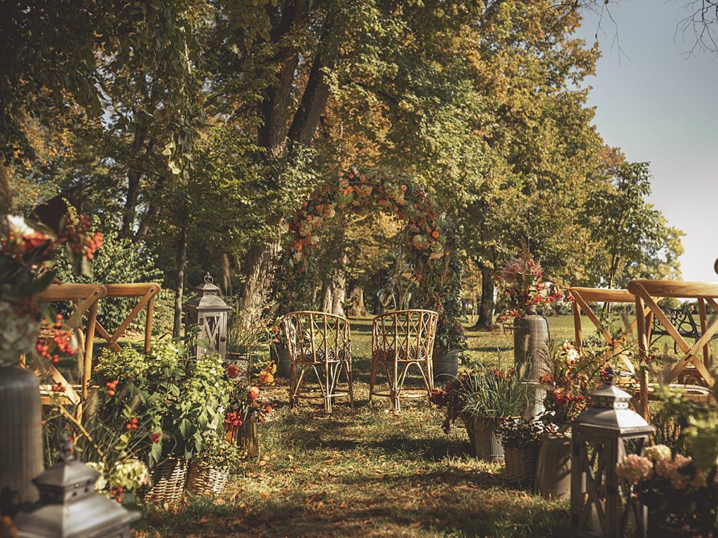 Marie Montibert Getting married or elope in Autumn